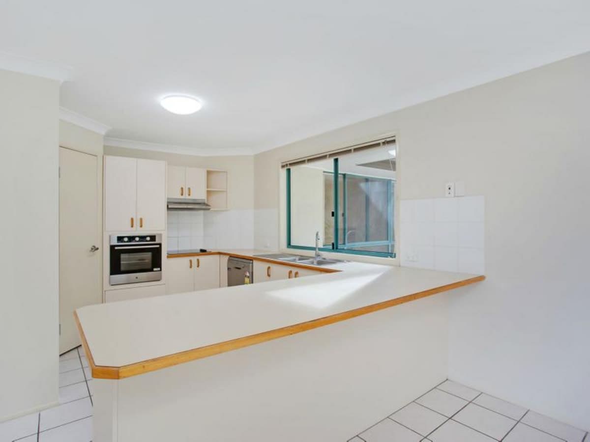 9 Hertford Crescent, MUDGEERABA, Mudgeeraba - Thumbnail 2