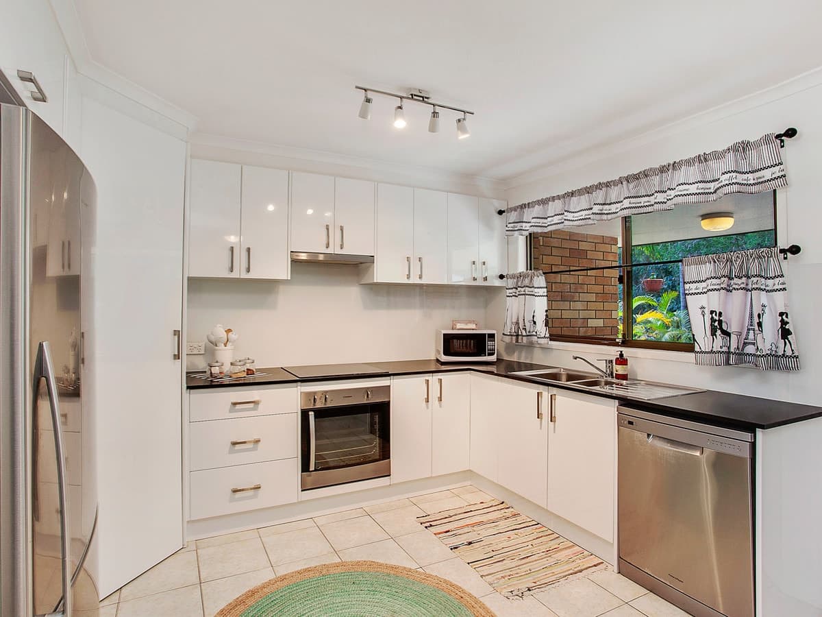 85/12 Landau Court, Miami, Miami - Thumbnail 3