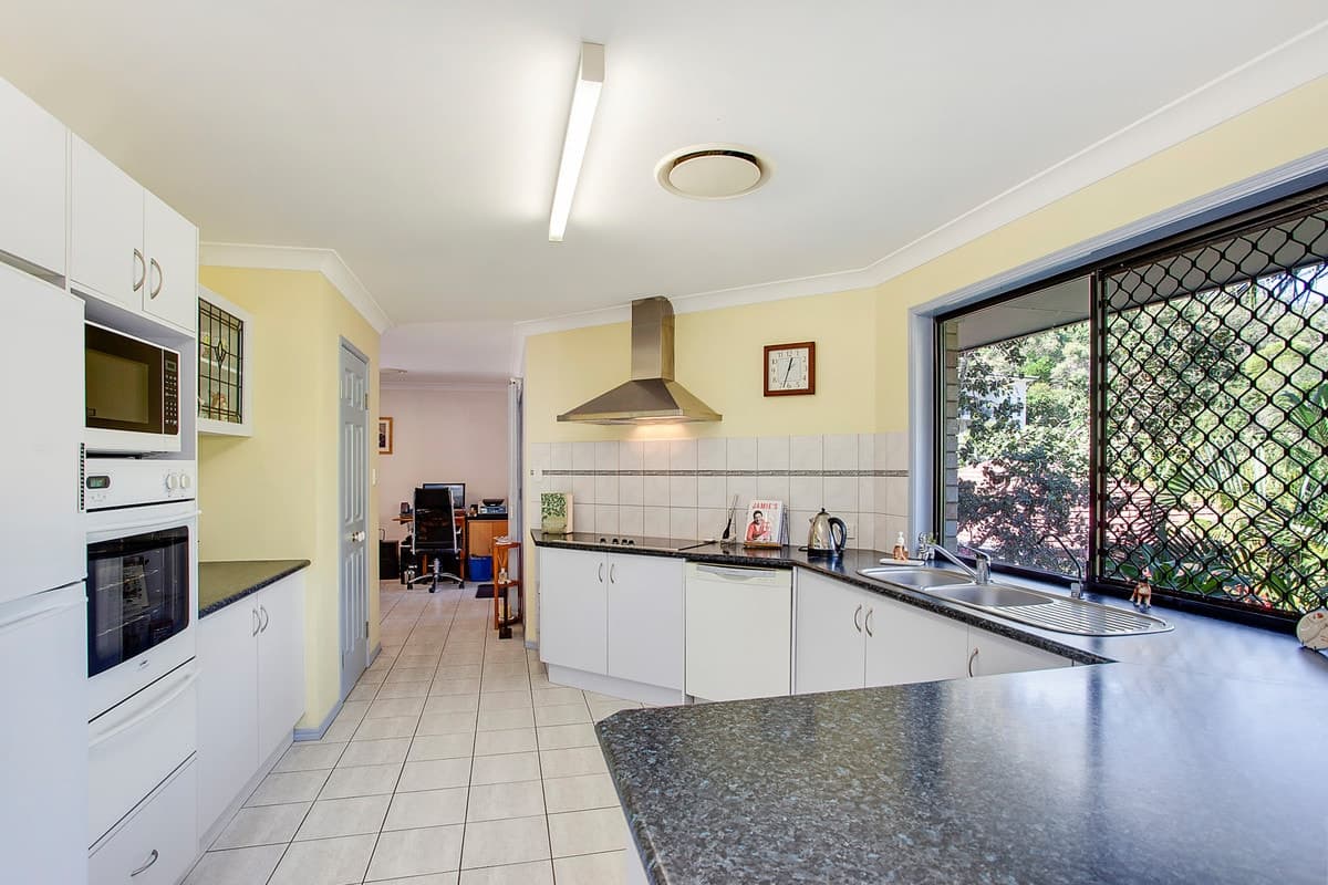 64 Forest Drive, Elanora, Elanora - Thumbnail 3