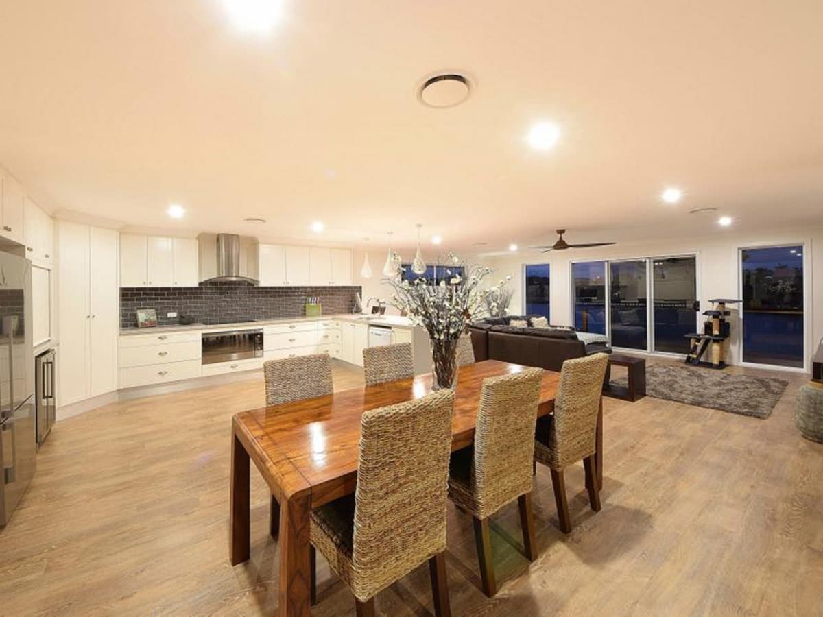 30 Honeyeater Drive, BURLEIGH WATERS, Burleigh Waters - Thumbnail 2