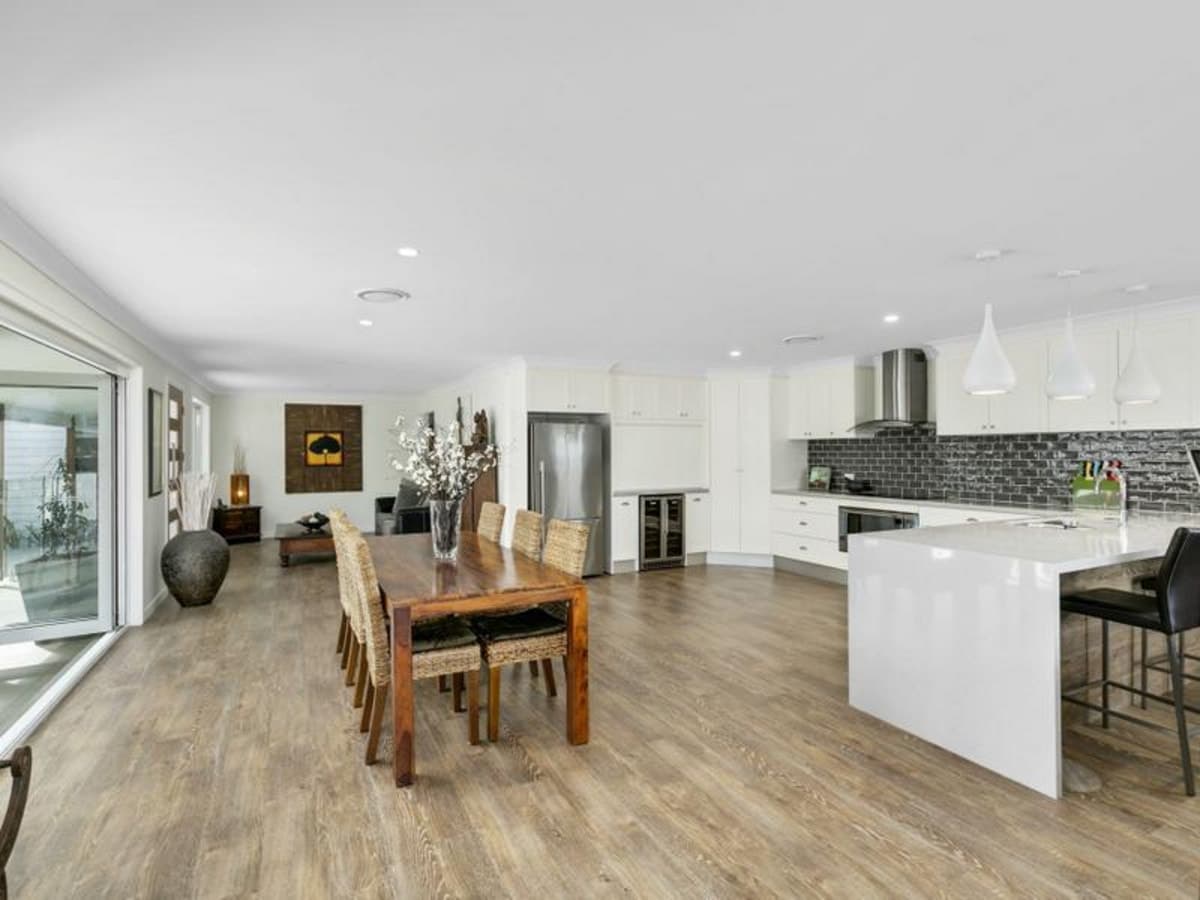 30 Honeyeater Drive, BURLEIGH WATERS, Burleigh Waters - Thumbnail 4