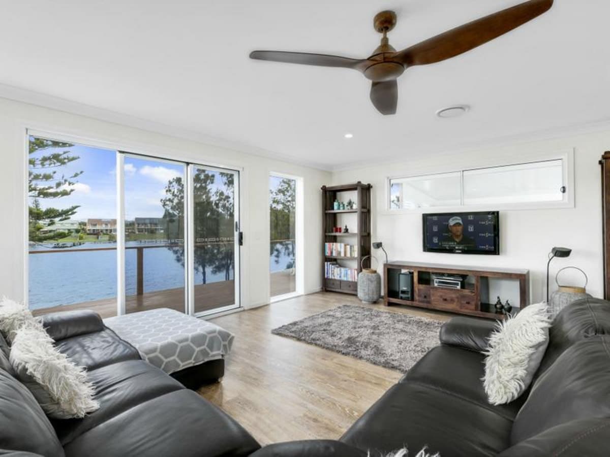 30 Honeyeater Drive, BURLEIGH WATERS, Burleigh Waters - Thumbnail 5