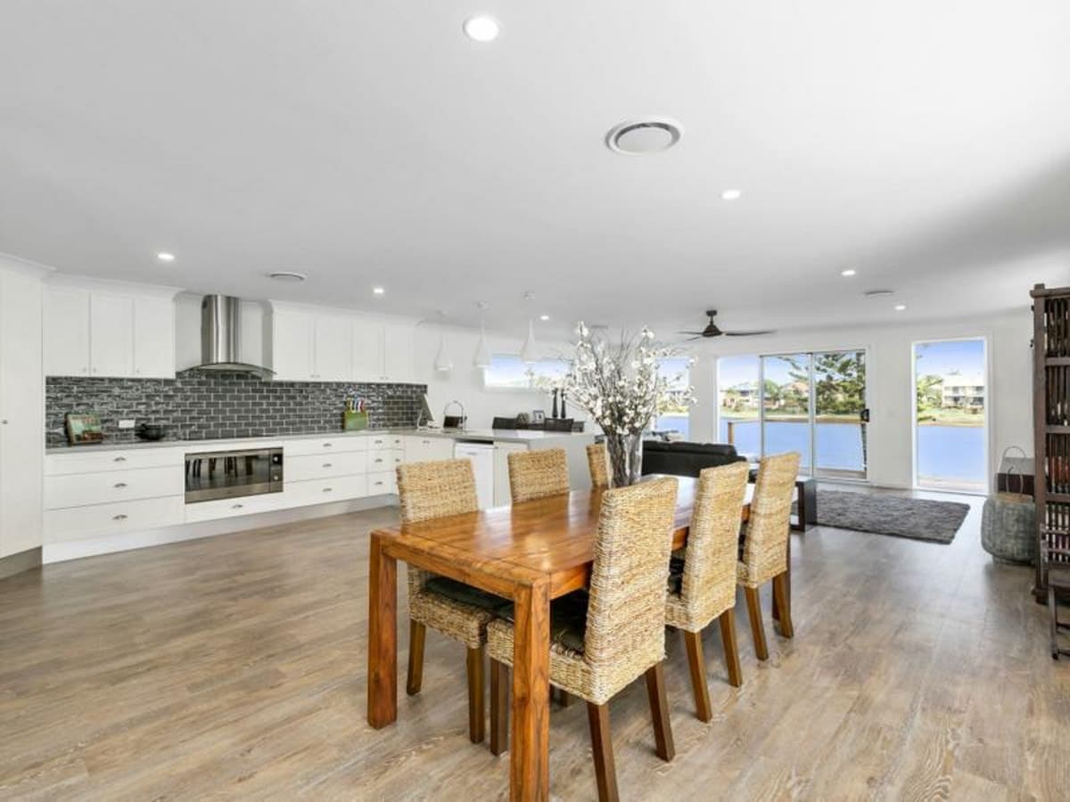 30 Honeyeater Drive, BURLEIGH WATERS, Burleigh Waters - Thumbnail 7