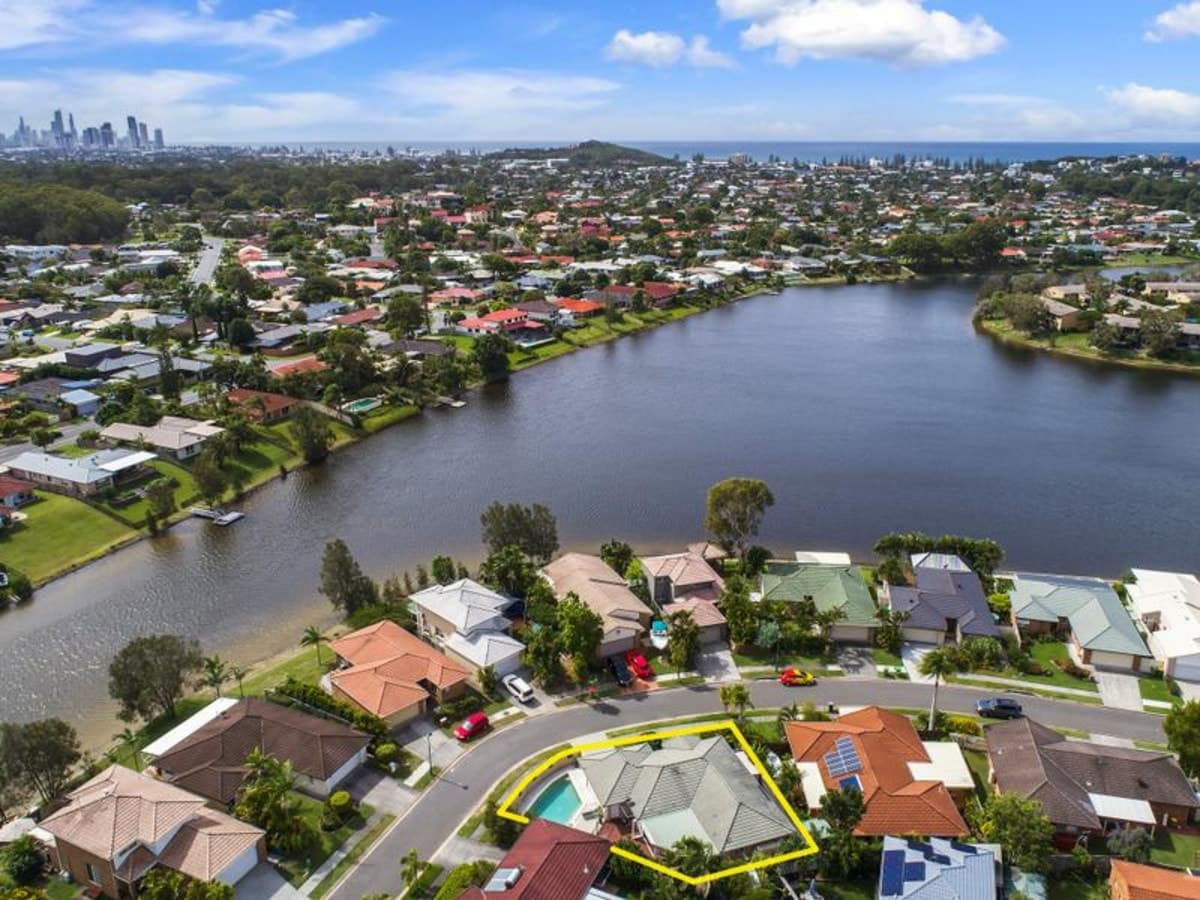 43 Galeen Drive, BURLEIGH WATERS, Burleigh Waters - Thumbnail 2
