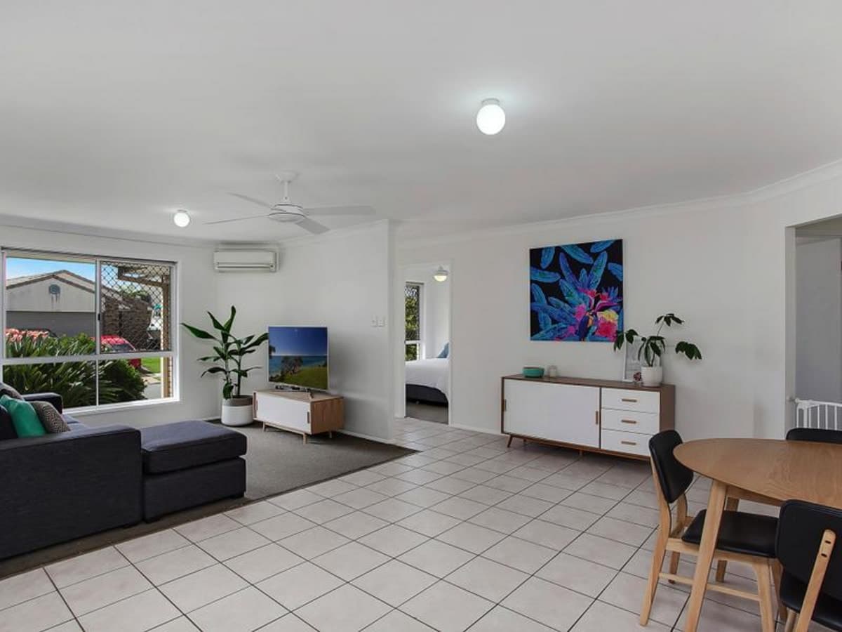 43 Galeen Drive, BURLEIGH WATERS, Burleigh Waters - Thumbnail 3