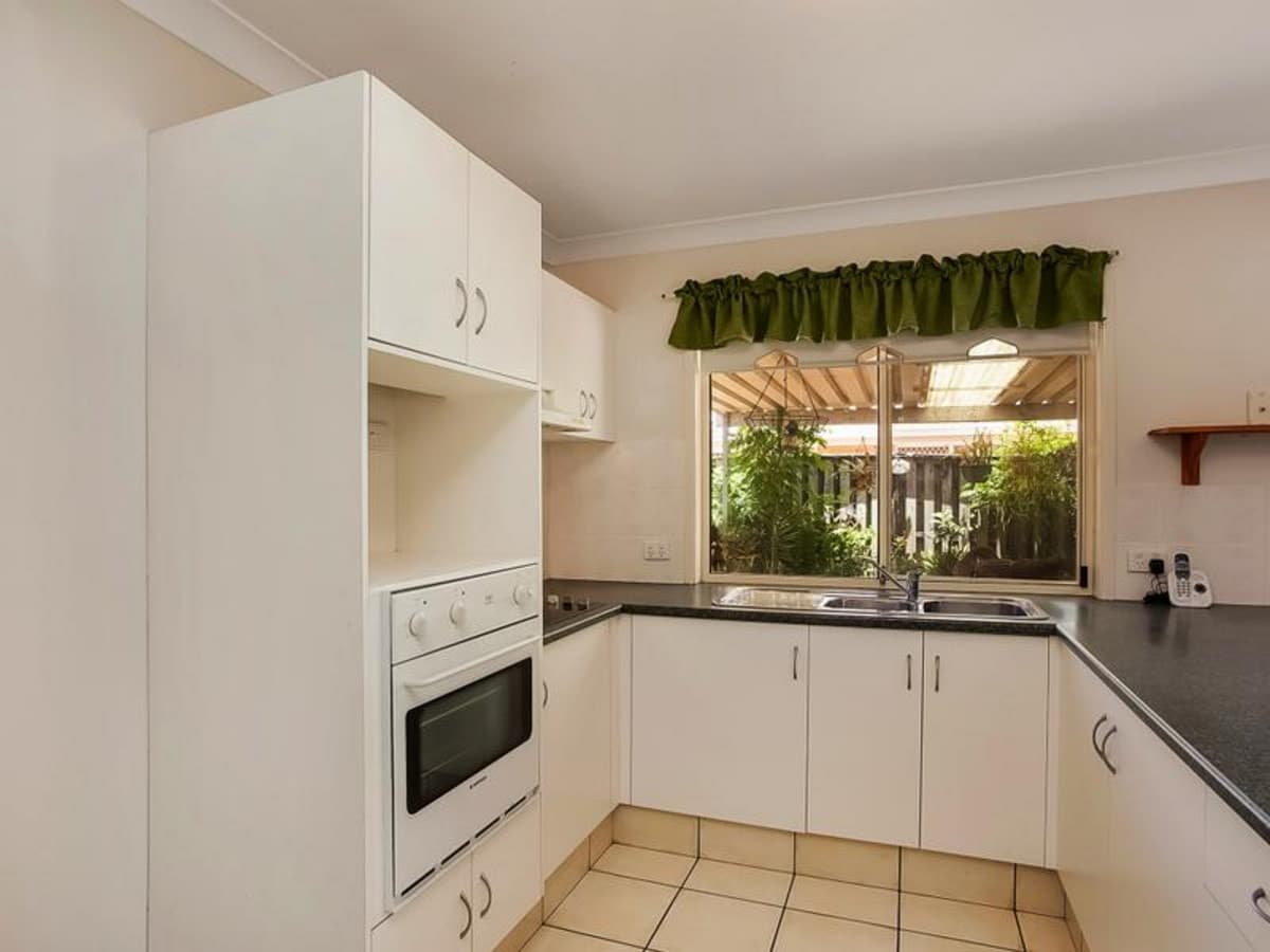 8 Ballerina Street, BURLEIGH WATERS, Burleigh Waters - Thumbnail 3