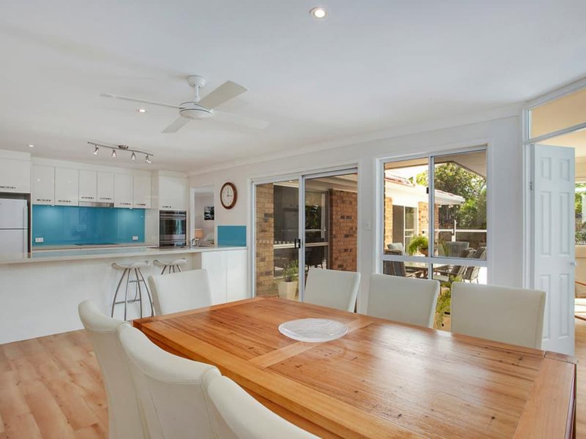 14 Beaconsfield Drive, BURLEIGH WATERS, Burleigh Waters - Thumbnail 2