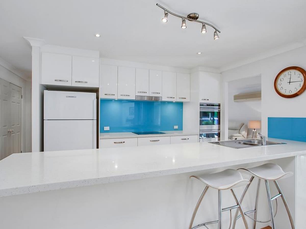 14 Beaconsfield Drive, BURLEIGH WATERS, Burleigh Waters - Thumbnail 3