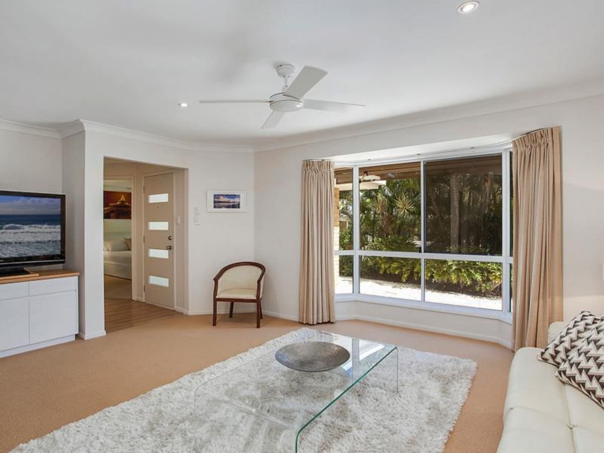 14 Beaconsfield Drive, BURLEIGH WATERS, Burleigh Waters - Thumbnail 6