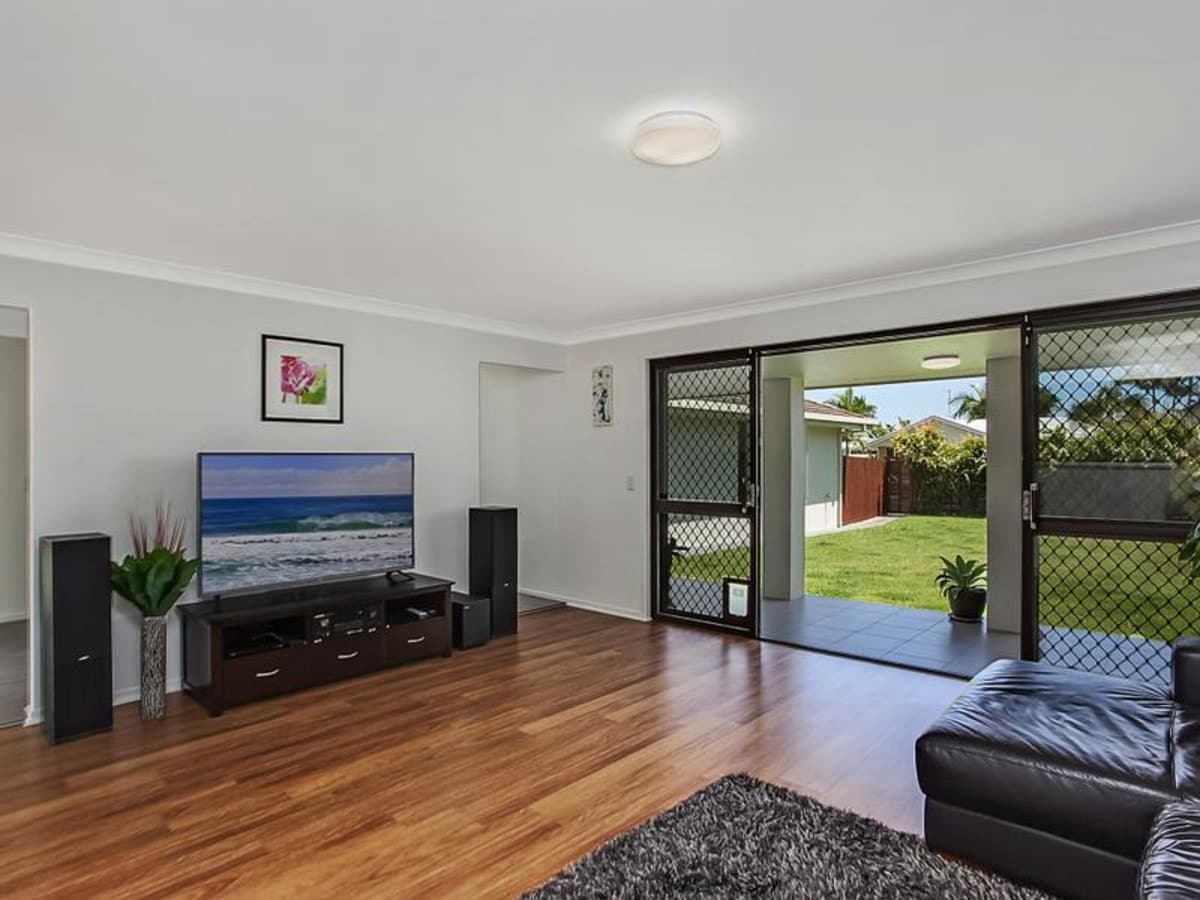 158 Acanthus Avenue, BURLEIGH WATERS, Burleigh Waters - Thumbnail 2