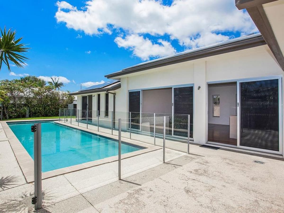 22 Joan Street, BURLEIGH WATERS, Burleigh Waters - Thumbnail 2