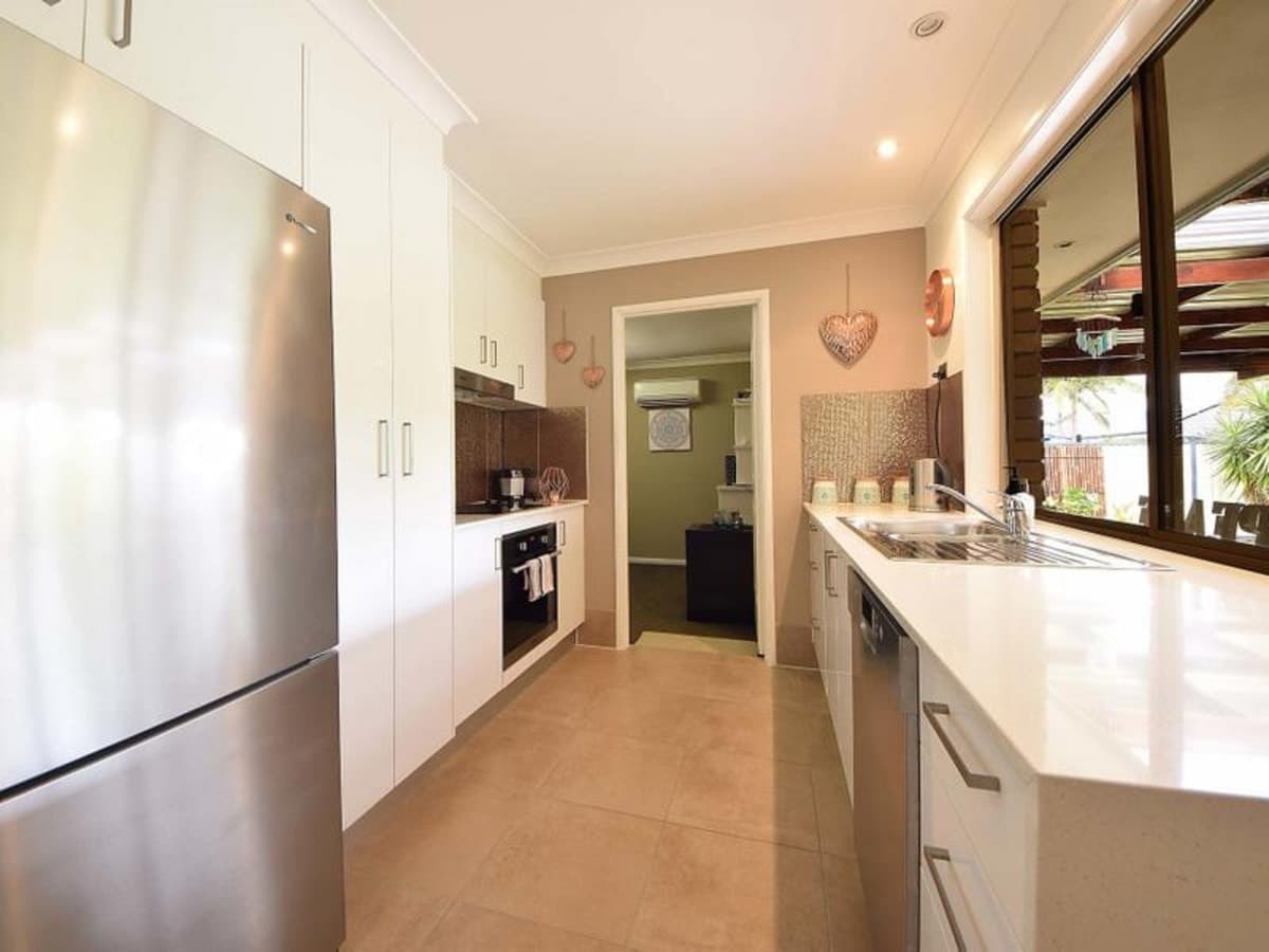 4 Thornbill Place, BURLEIGH WATERS, Burleigh Waters - Thumbnail 4