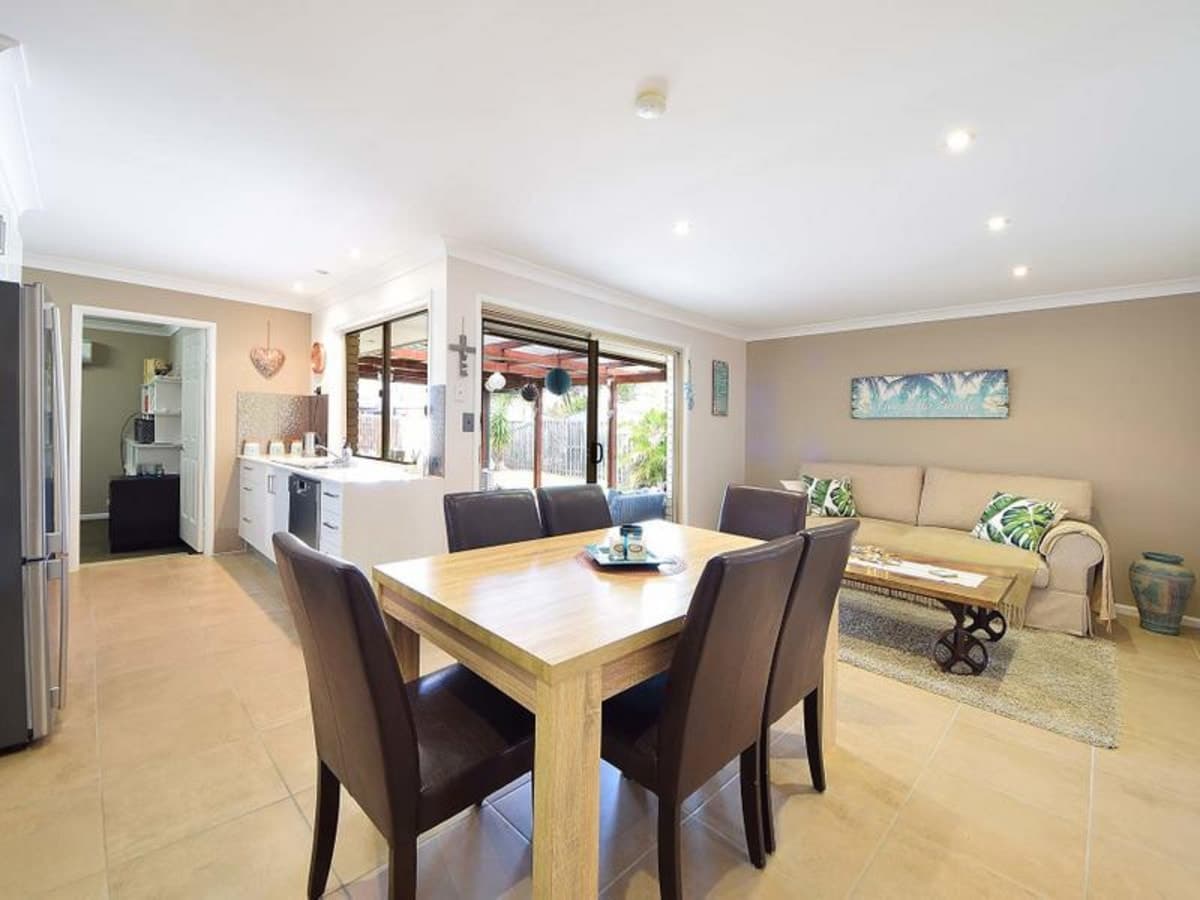 4 Thornbill Place, BURLEIGH WATERS, Burleigh Waters - Thumbnail 5