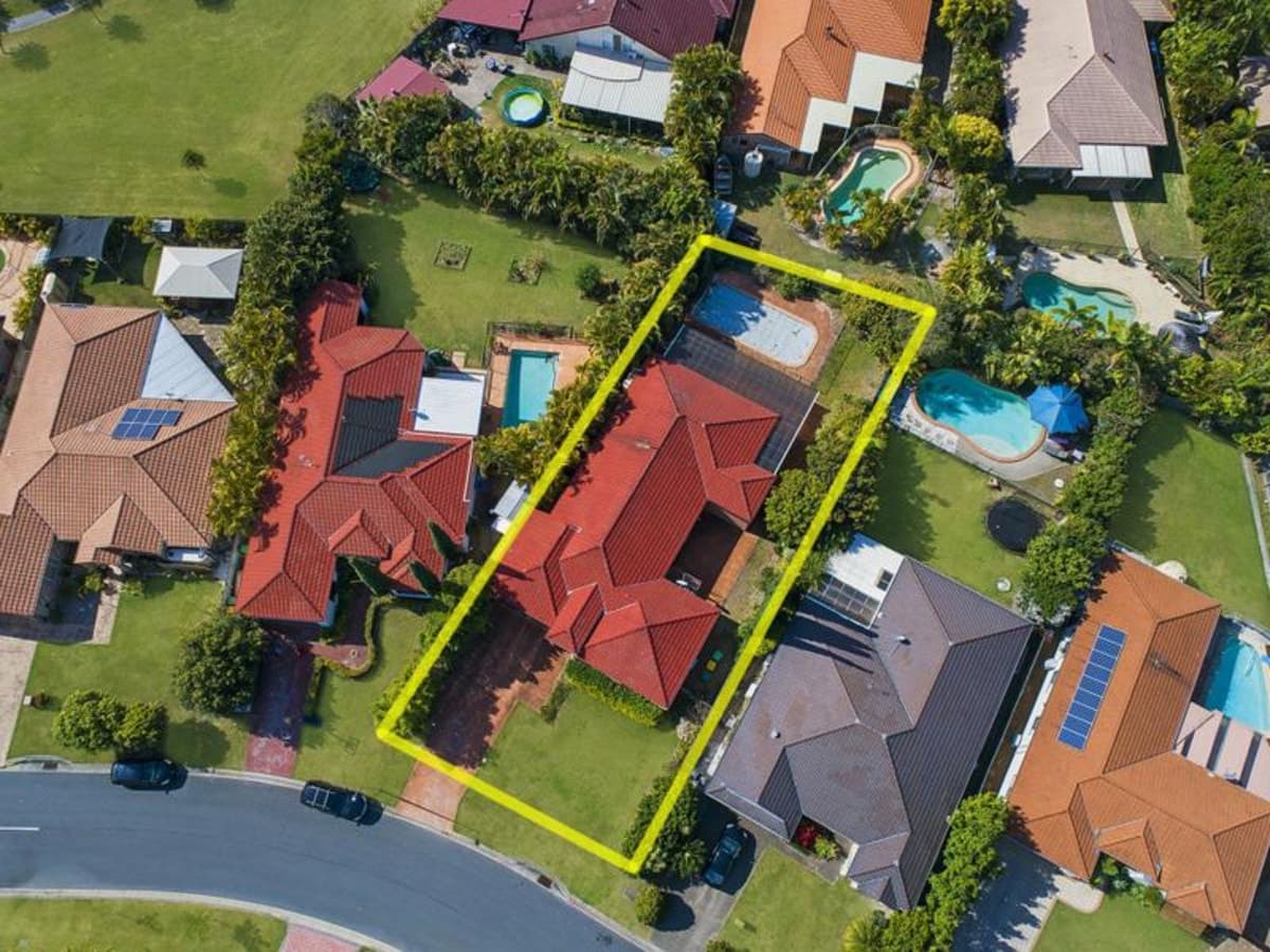 39 Coronet Crescent, BURLEIGH WATERS, Burleigh Waters - Thumbnail 4