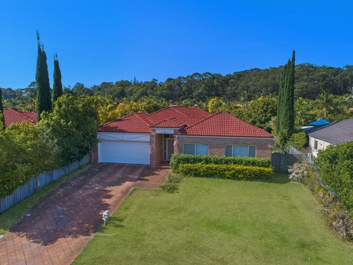 39 Coronet Crescent, BURLEIGH WATERS, Burleigh Waters - Thumbnail 5