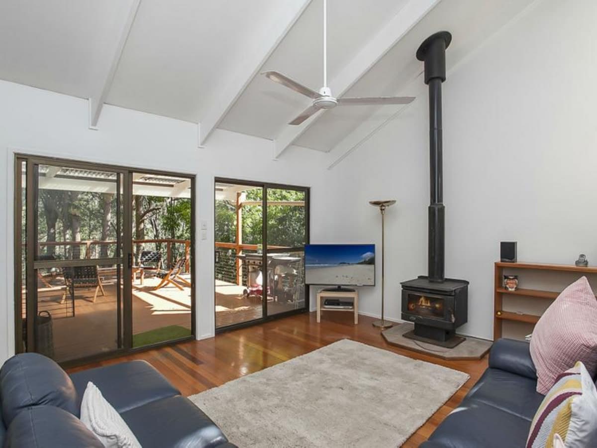 9 McCubbin Court, BURLEIGH HEADS, Burleigh Heads - Thumbnail 3