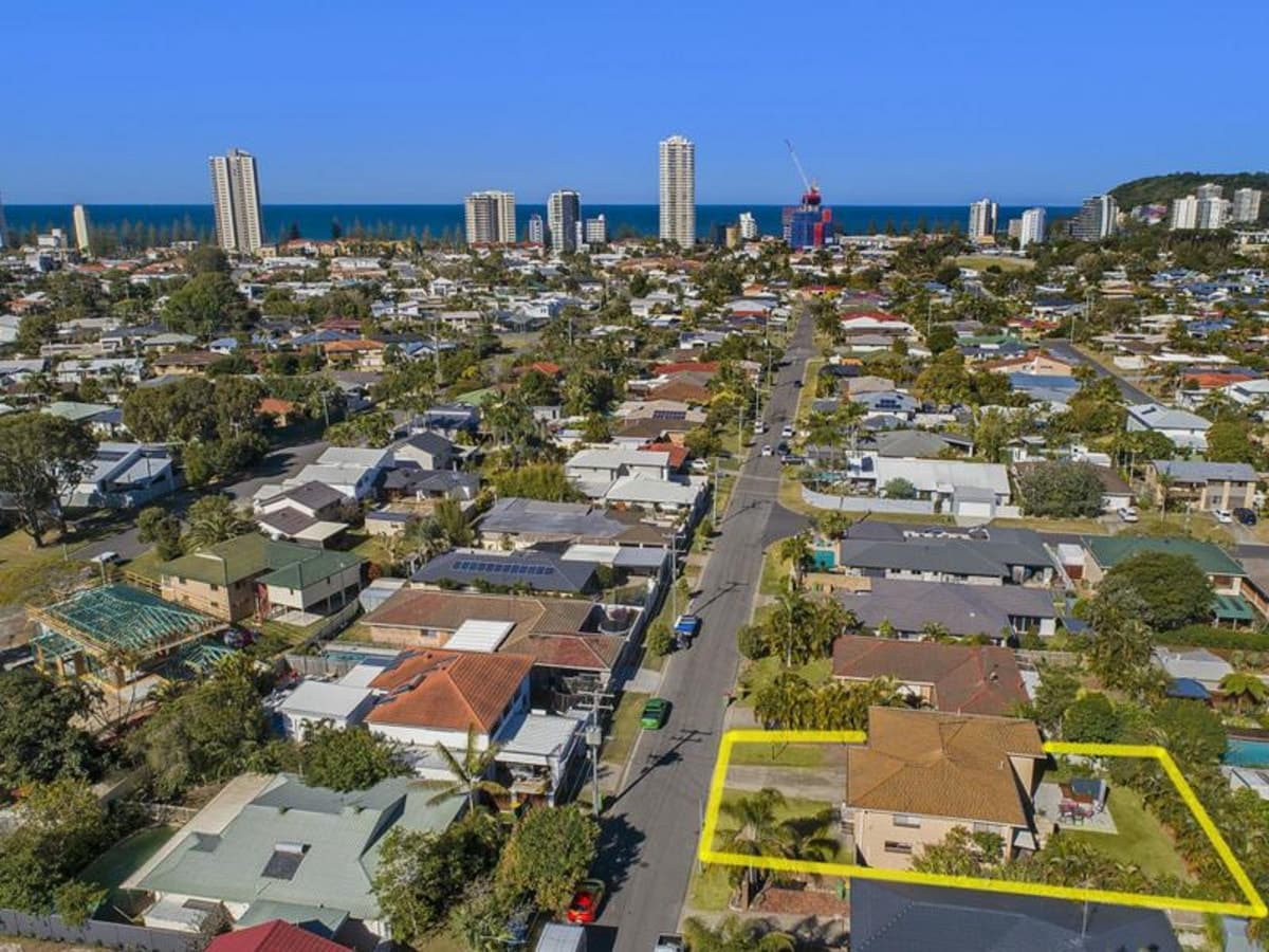 19 Bluejay Street, BURLEIGH WATERS, Burleigh Waters - Image 1