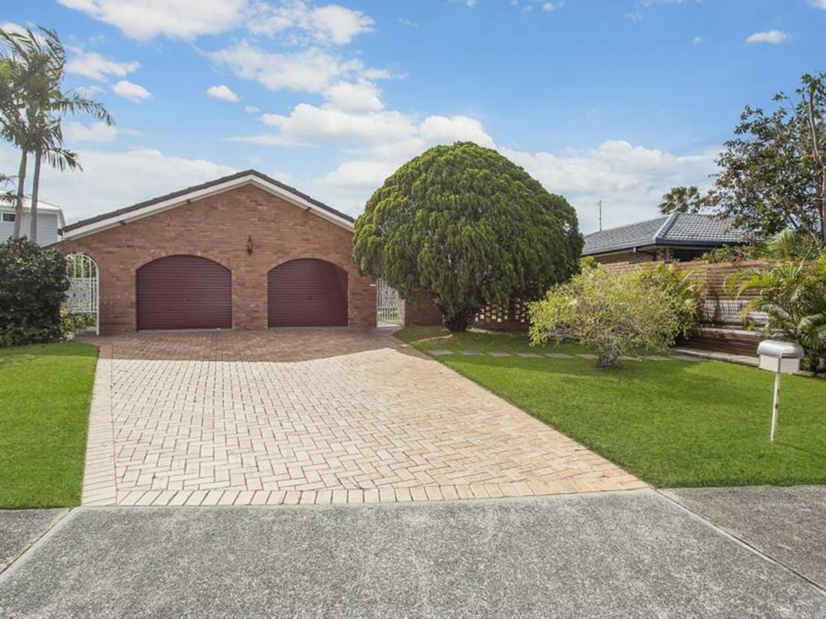 194 Acanthus Avenue, BURLEIGH WATERS, Burleigh Waters - Thumbnail 2
