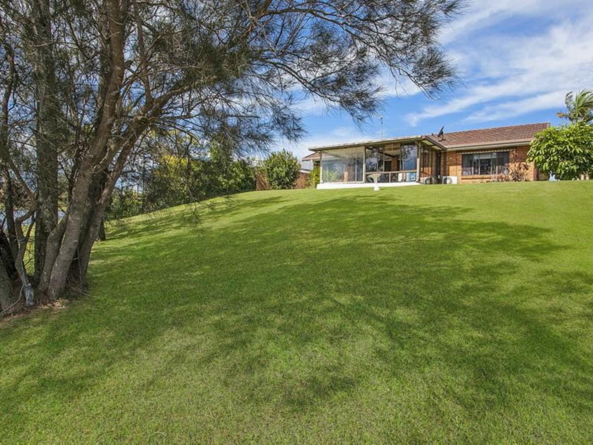 194 Acanthus Avenue, BURLEIGH WATERS, Burleigh Waters - Thumbnail 3