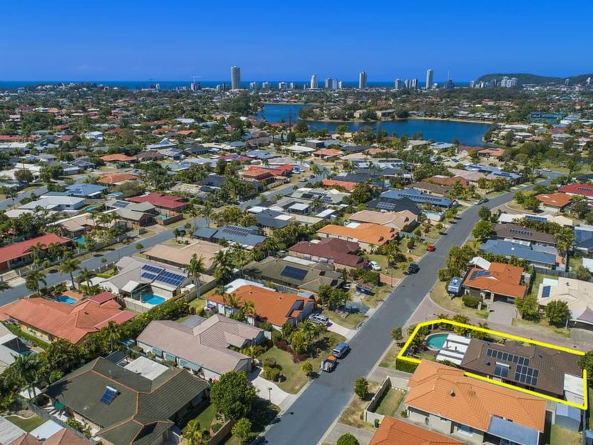 1 Sparrow Place, BURLEIGH WATERS, Burleigh Waters - Thumbnail 2