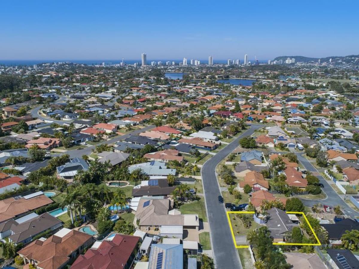 14 Raven Parade, BURLEIGH WATERS, Burleigh Waters - Thumbnail 2