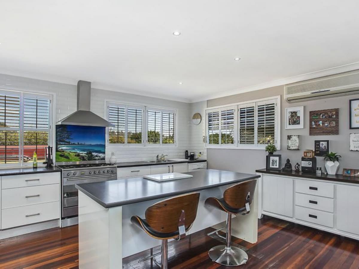 106 West Burleigh Road, BURLEIGH HEADS, Burleigh Heads - Thumbnail 2