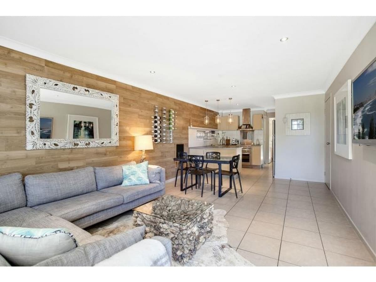 3/111 Sunshine Boulevard, MERMAID WATERS, Mermaid Waters - Image 1