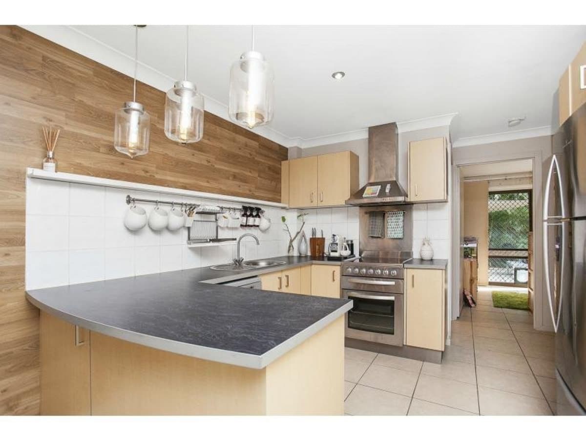 3/111 Sunshine Boulevard, MERMAID WATERS, Mermaid Waters - Thumbnail 2