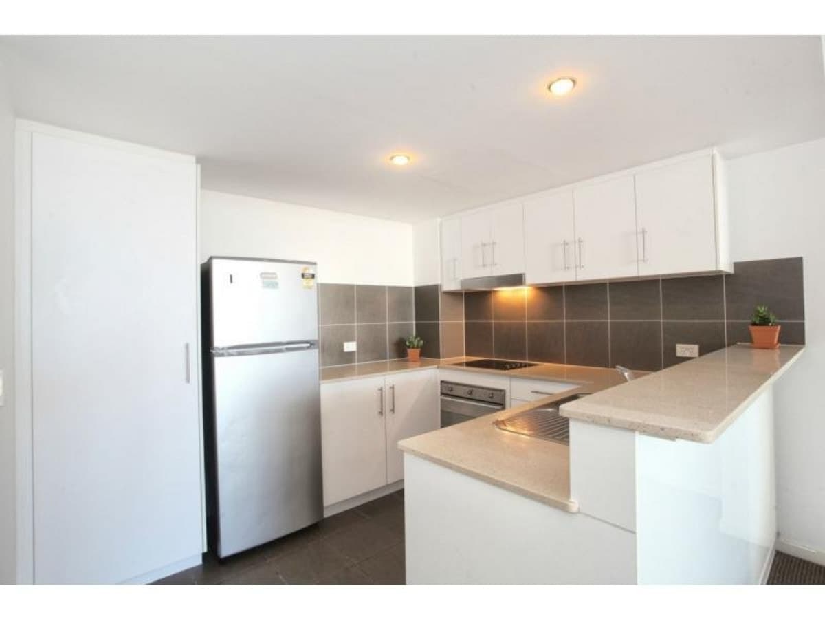 1002/1 Ocean Street, BURLEIGH HEADS, Burleigh Heads - Thumbnail 3