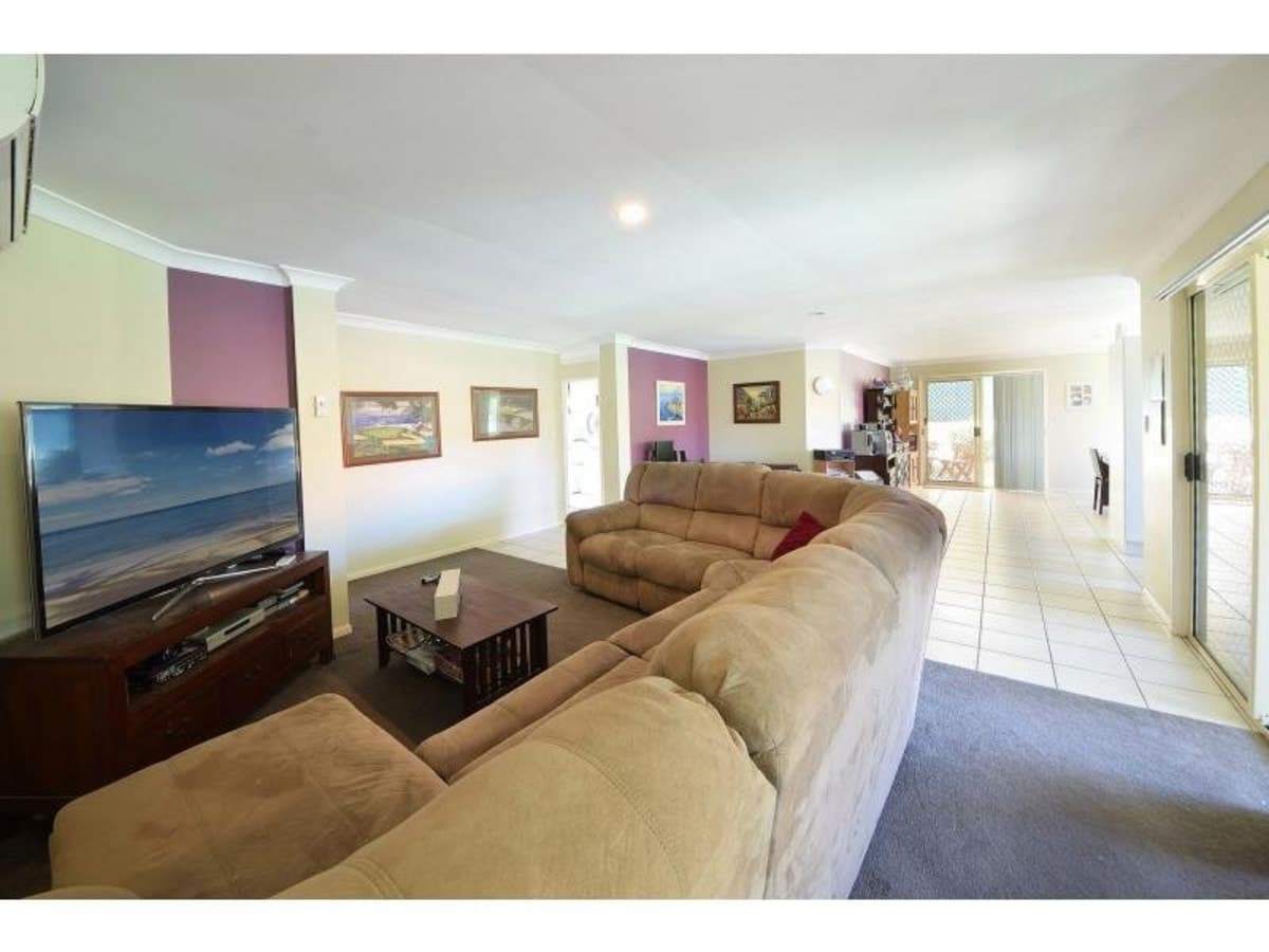 7 Sharscay Close, BURLEIGH HEADS, Burleigh Heads - Thumbnail 2