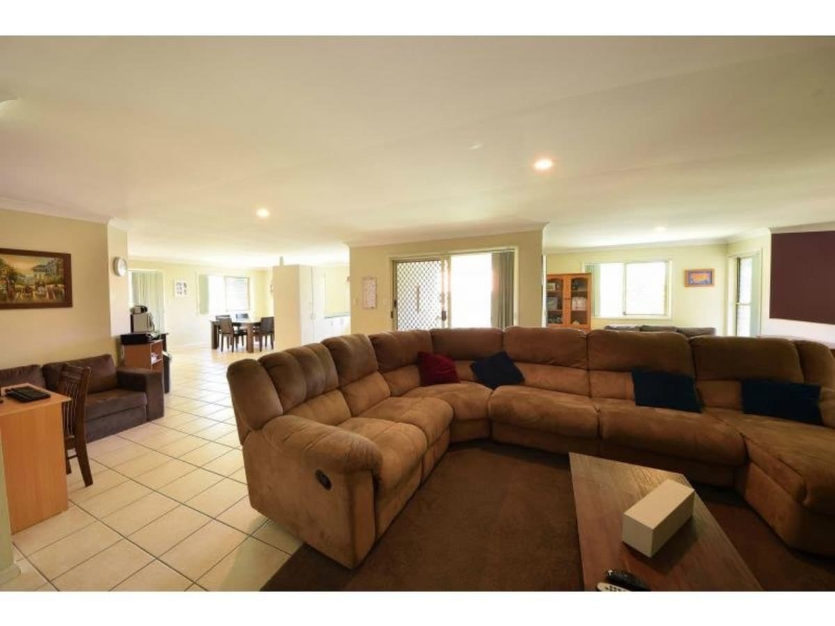 7 Sharscay Close, BURLEIGH HEADS, Burleigh Heads - Thumbnail 3