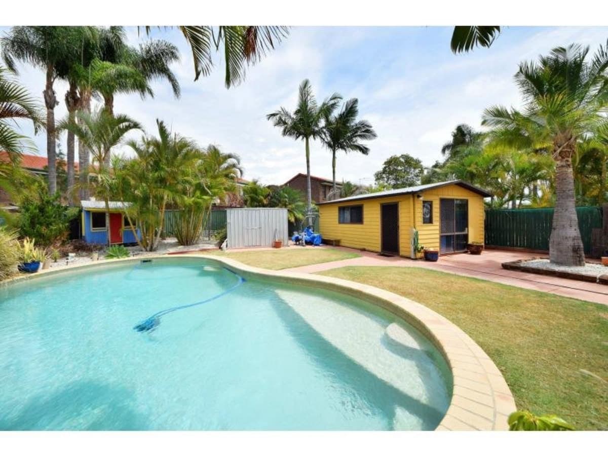 4 Spinebill Street, BURLEIGH WATERS, Burleigh Waters - Image 1