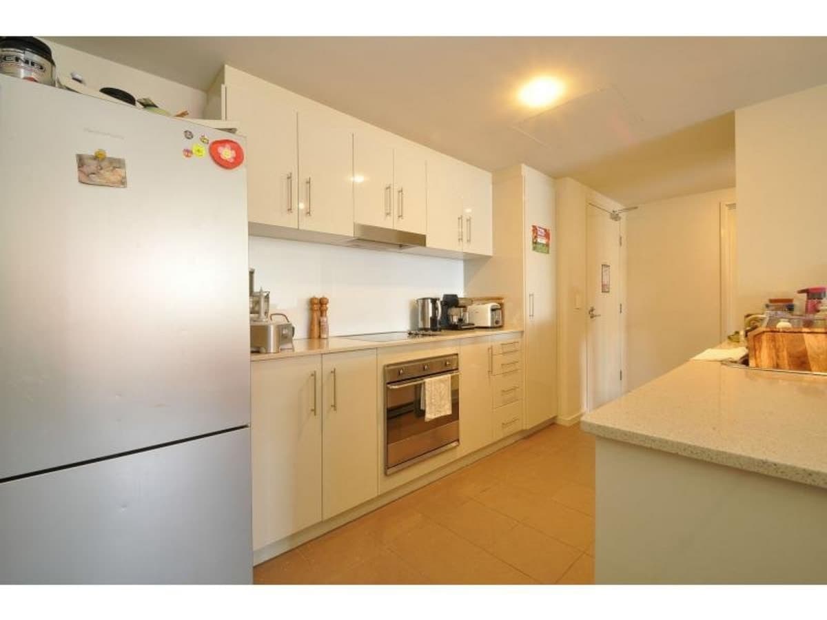 2049/1 Ocean Street, BURLEIGH HEADS, Burleigh Heads - Thumbnail 3