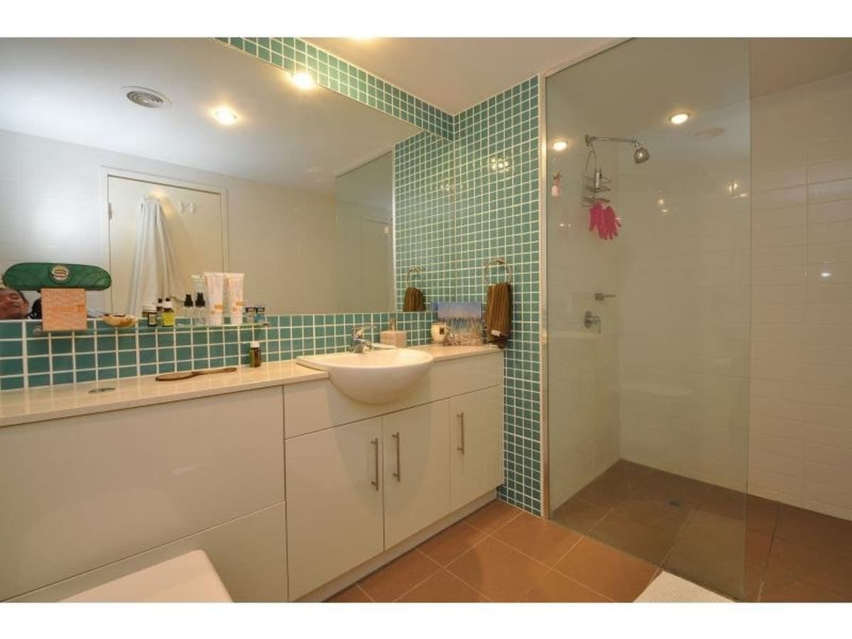 2049/1 Ocean Street, BURLEIGH HEADS, Burleigh Heads - Thumbnail 5