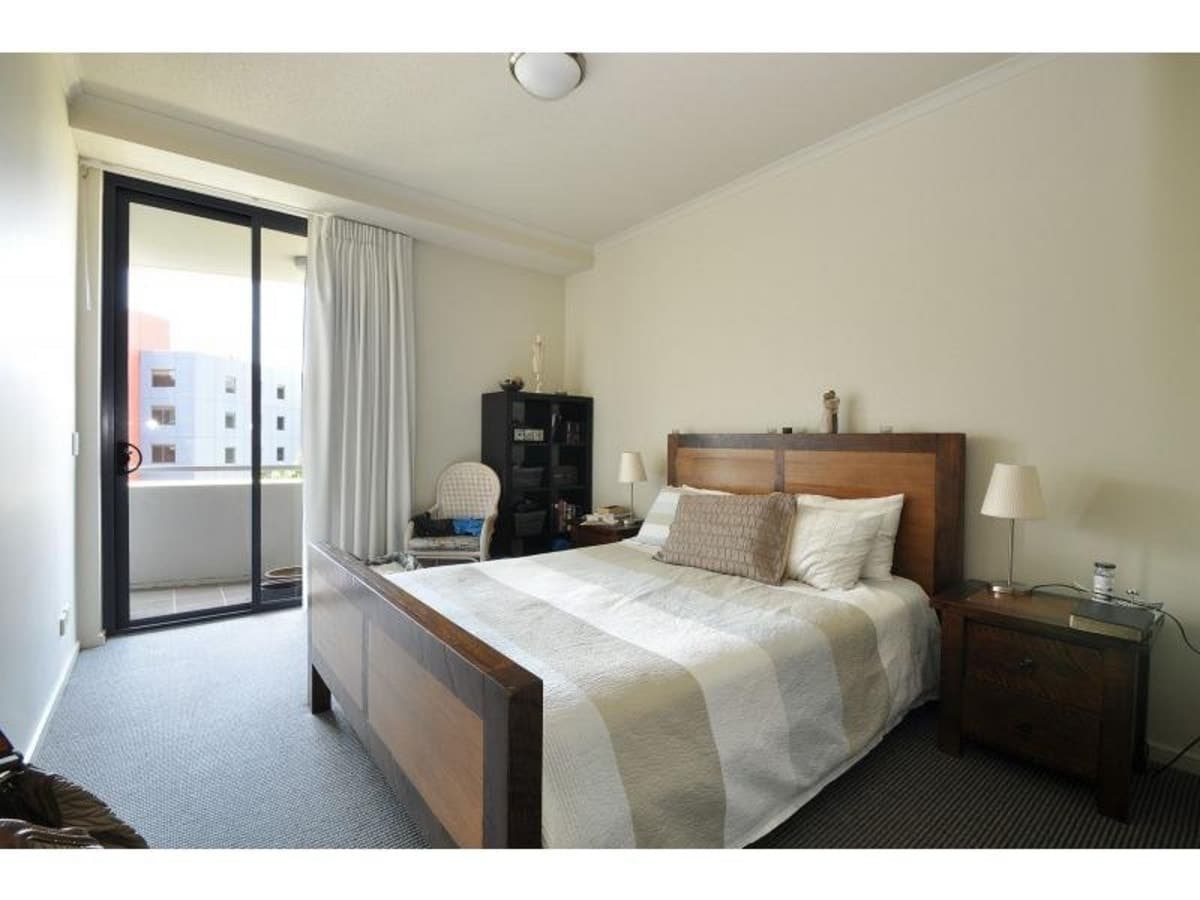 2049/1 Ocean Street, BURLEIGH HEADS, Burleigh Heads - Thumbnail 7