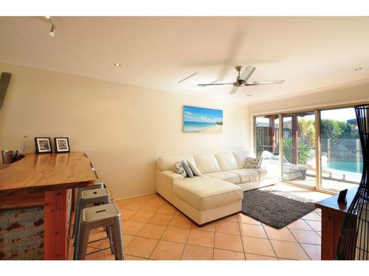 8 Sonama Court, BURLEIGH WATERS, Burleigh Waters - Thumbnail 4