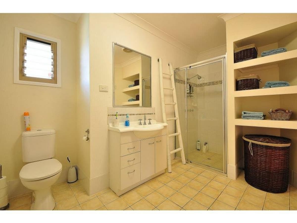 8 Sonama Court, BURLEIGH WATERS, Burleigh Waters - Thumbnail 8