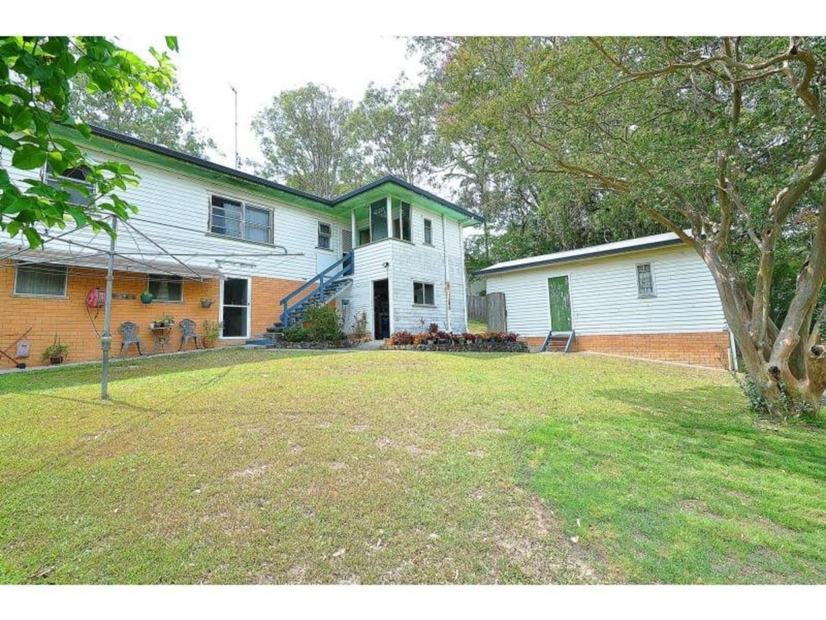 214 Ocean Parade, BURLEIGH HEADS, Burleigh Heads - Thumbnail 2