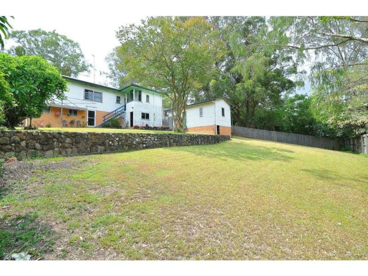 214 Ocean Parade, BURLEIGH HEADS, Burleigh Heads - Thumbnail 3