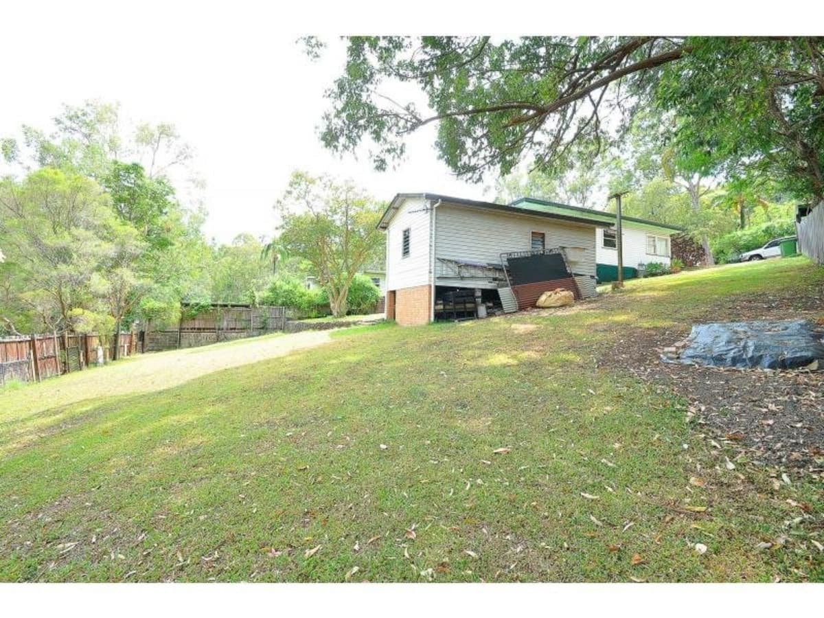 214 Ocean Parade, BURLEIGH HEADS, Burleigh Heads - Thumbnail 4