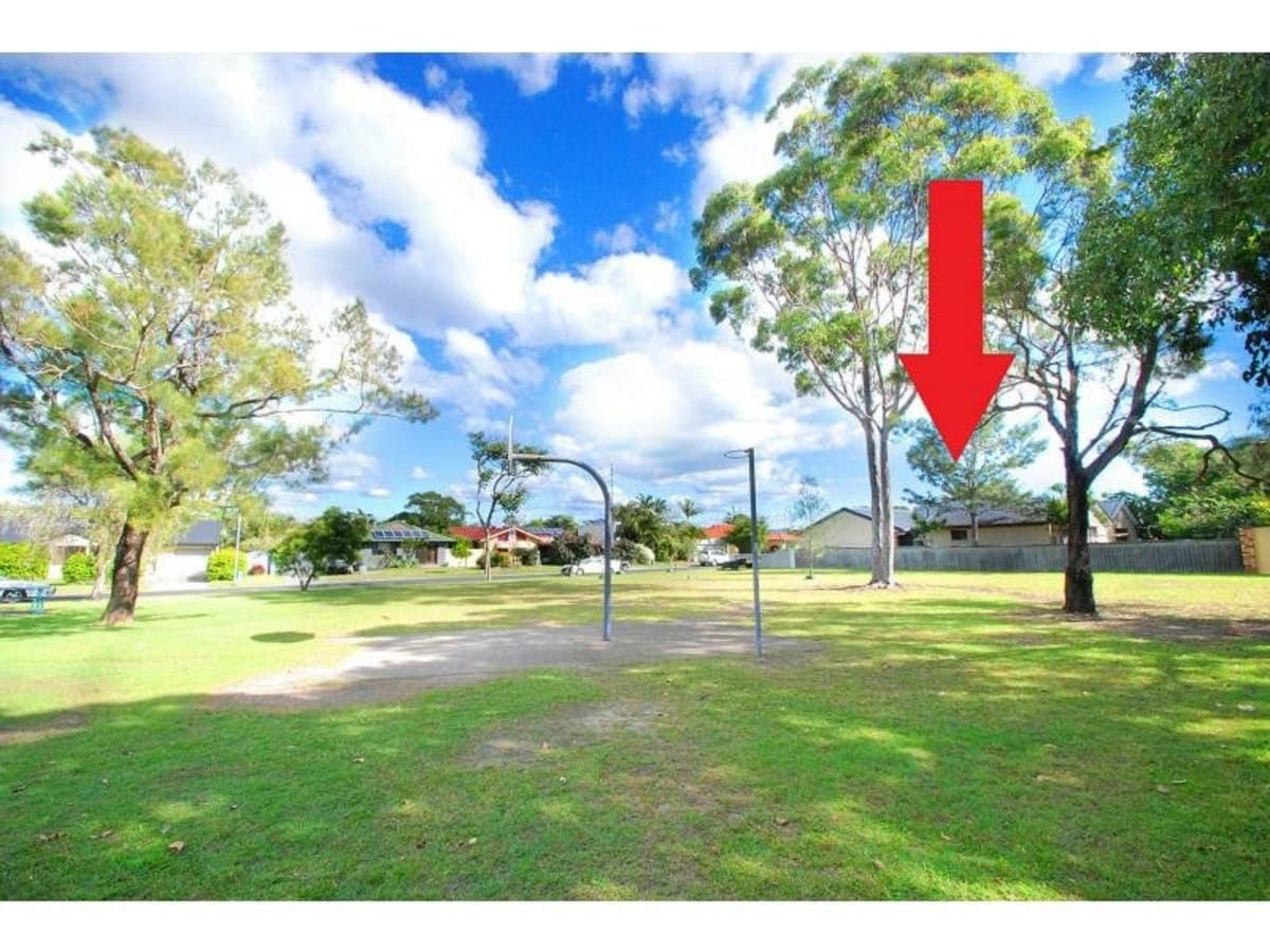 21 Dotterel Drive, BURLEIGH WATERS, Burleigh Waters - Thumbnail 2