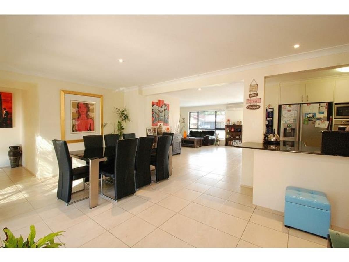 21 Dotterel Drive, BURLEIGH WATERS, Burleigh Waters - Thumbnail 6