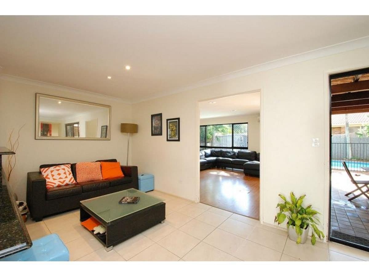 21 Dotterel Drive, BURLEIGH WATERS, Burleigh Waters - Thumbnail 7