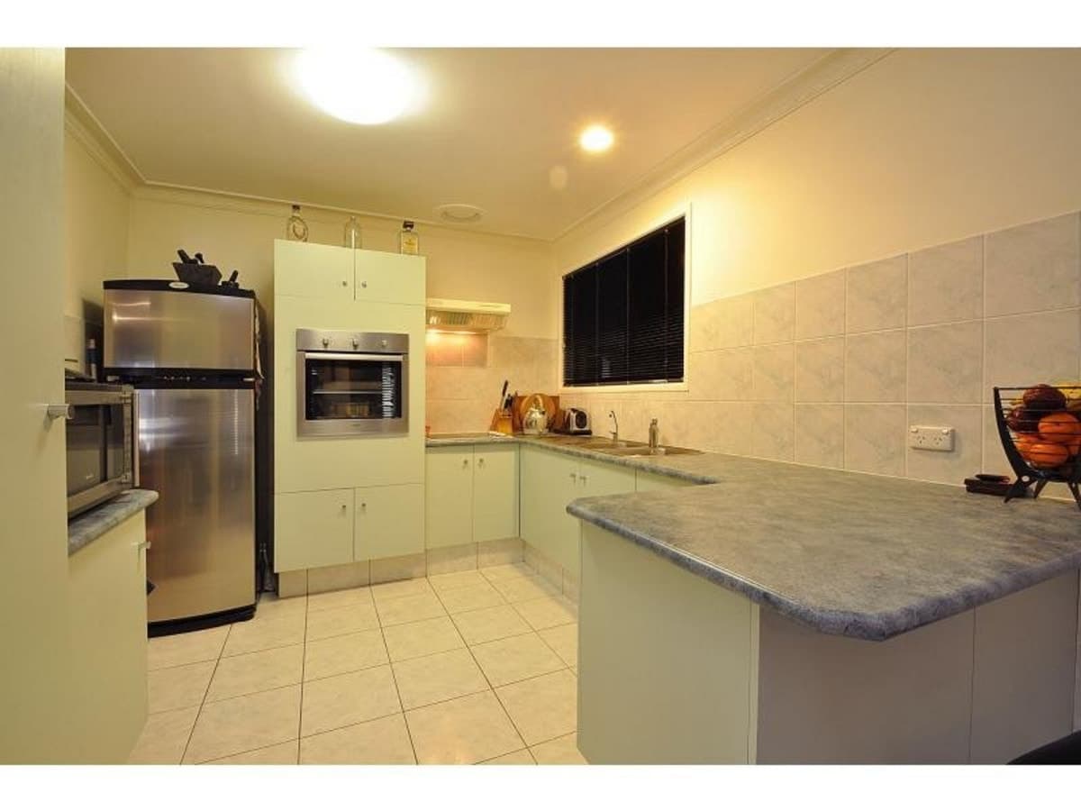 13 Launch Road, MERMAID WATERS, Mermaid Waters - Thumbnail 4