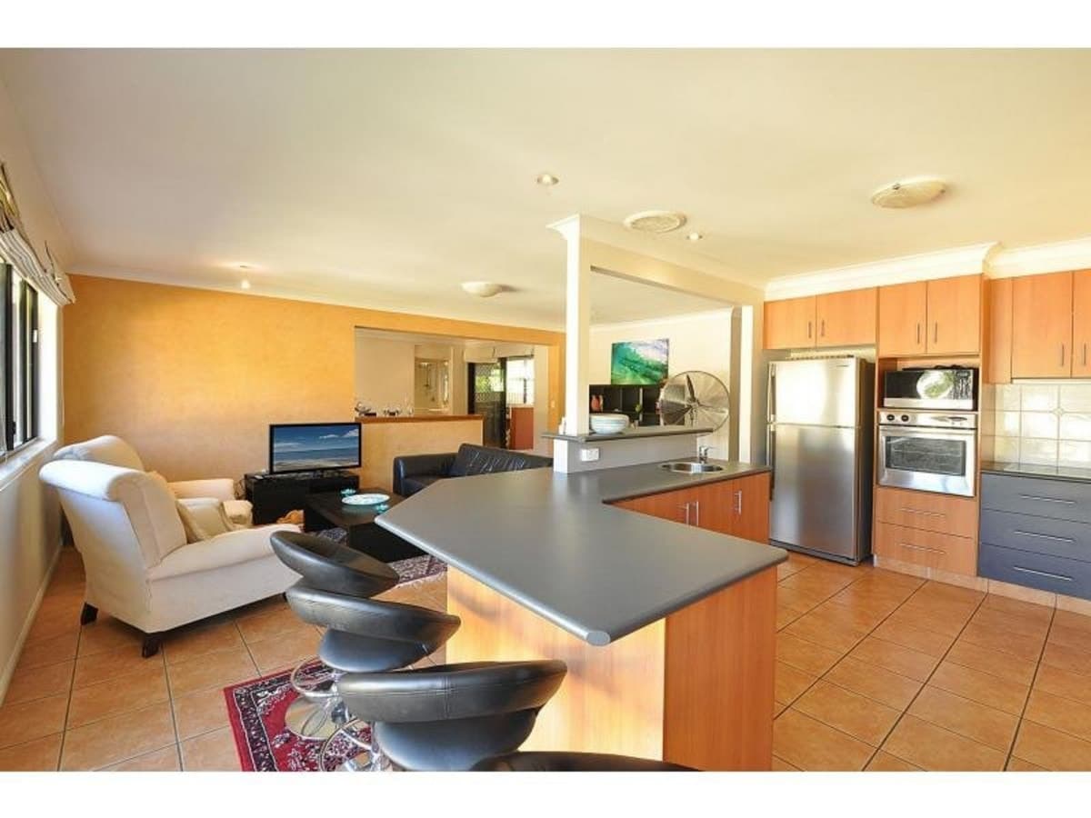 9 Bunyip Street, BURLEIGH HEADS, Burleigh Heads - Thumbnail 4