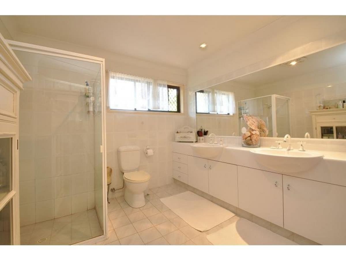 17 Bellbird Avenue, BURLEIGH WATERS, Burleigh Waters - Thumbnail 8