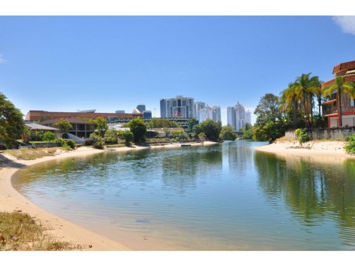 35 Surfers Avenue, MERMAID WATERS, Mermaid Waters - Thumbnail 4