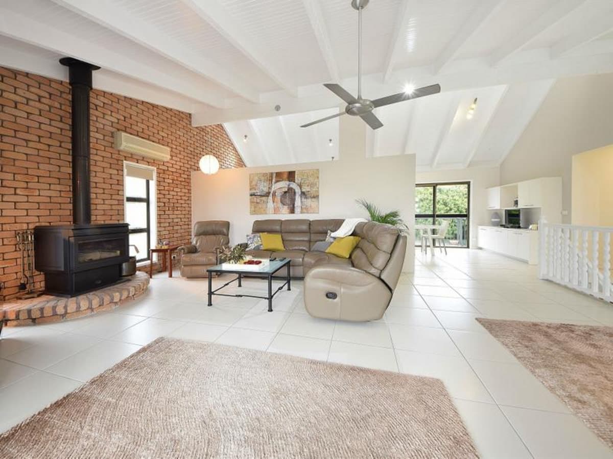 18 Bellbird Avenue, BURLEIGH WATERS, Burleigh Waters - Thumbnail 4