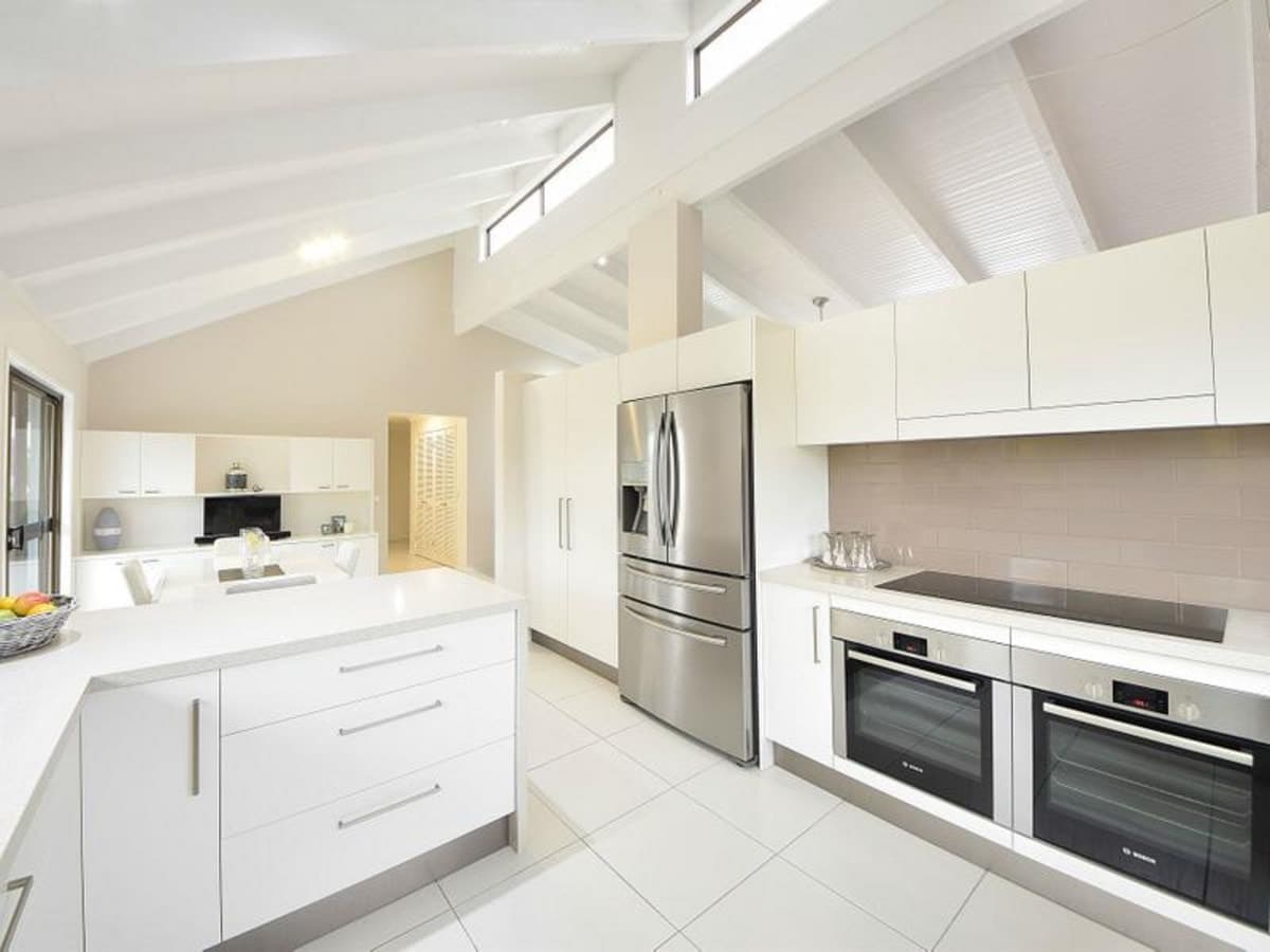 18 Bellbird Avenue, BURLEIGH WATERS, Burleigh Waters - Thumbnail 8