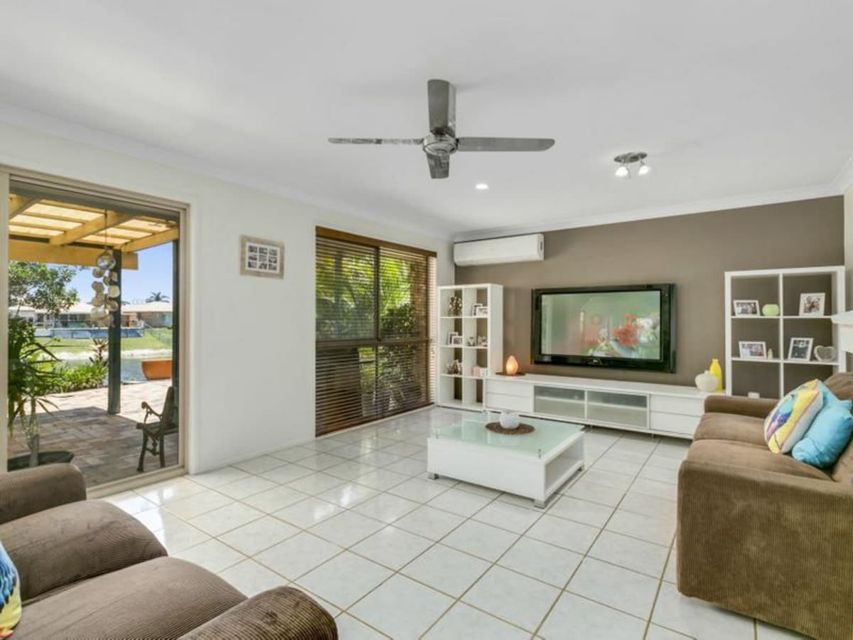 57 Pintail Crescent, BURLEIGH WATERS, Burleigh Waters - Thumbnail 4